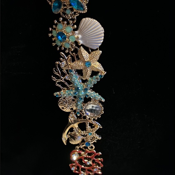 Starfish gorgeous beach themed bracelet NWT - Picture 2 of 6